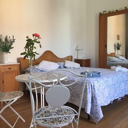 Apartamento La Stanza Di Caterina Villalfonsina Exterior foto